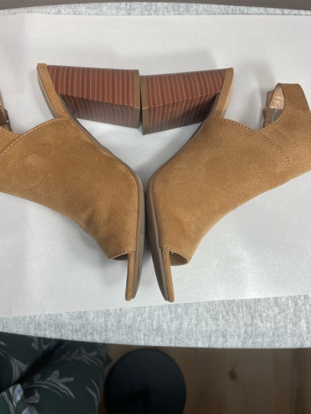A New Day Tan Suede Block Heel Sandals‎ Open Toe Buckle Strap Size 6 - Picture 9 of 11